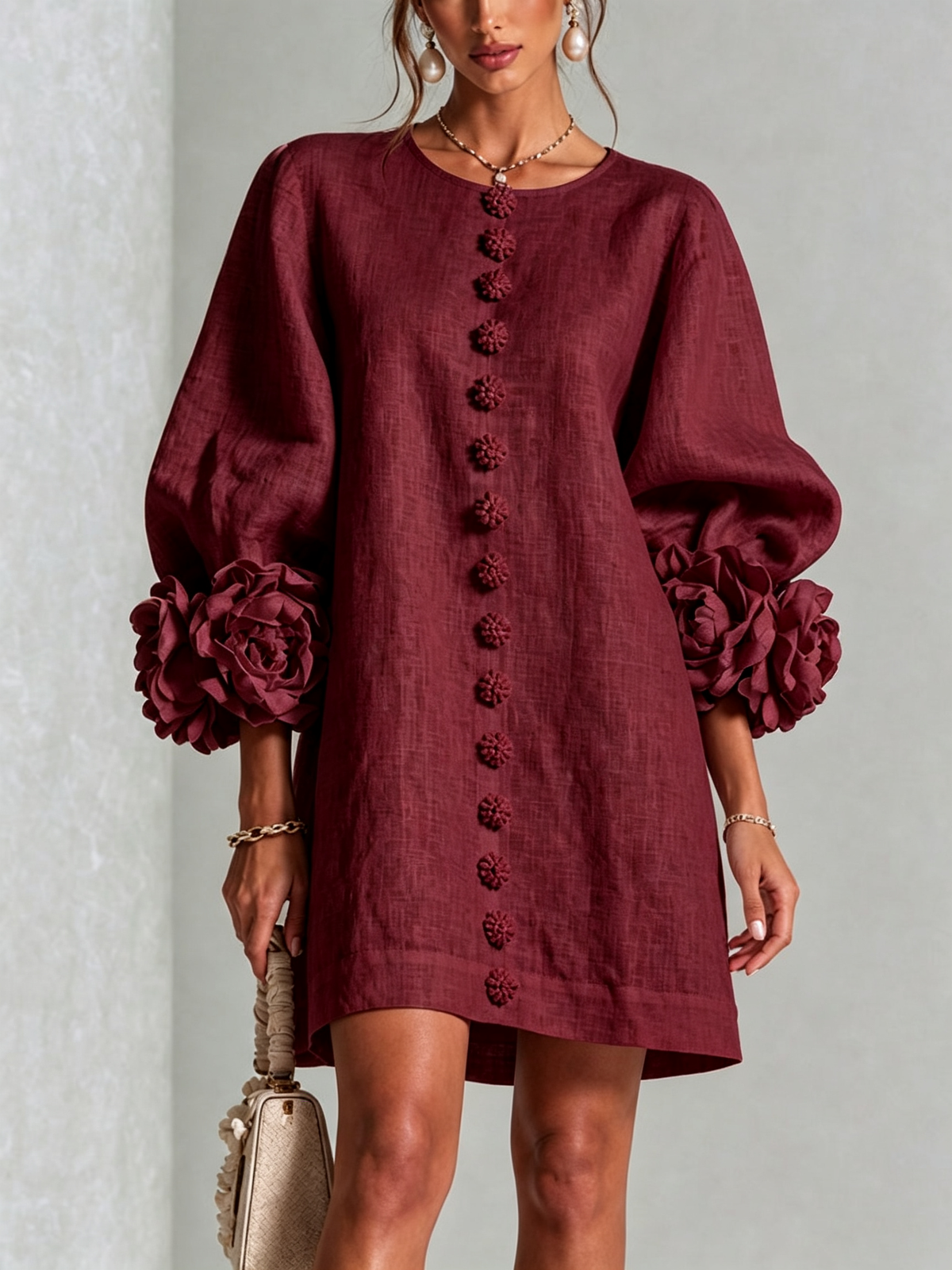 Vestido Mini con Botones Florales y Puños de Rosetones Vistosos