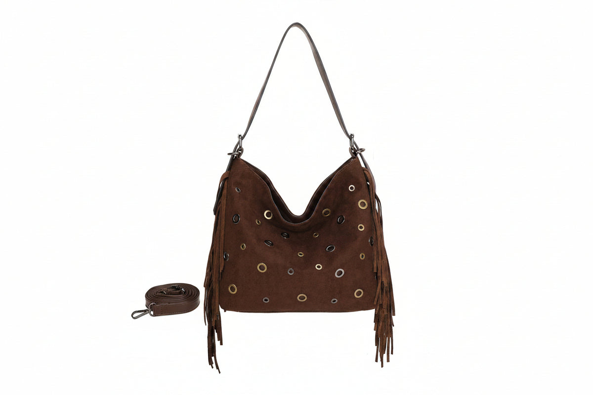 Bolso de hombro suave en ecopiel afelpada con flecos y ojales metálicos
