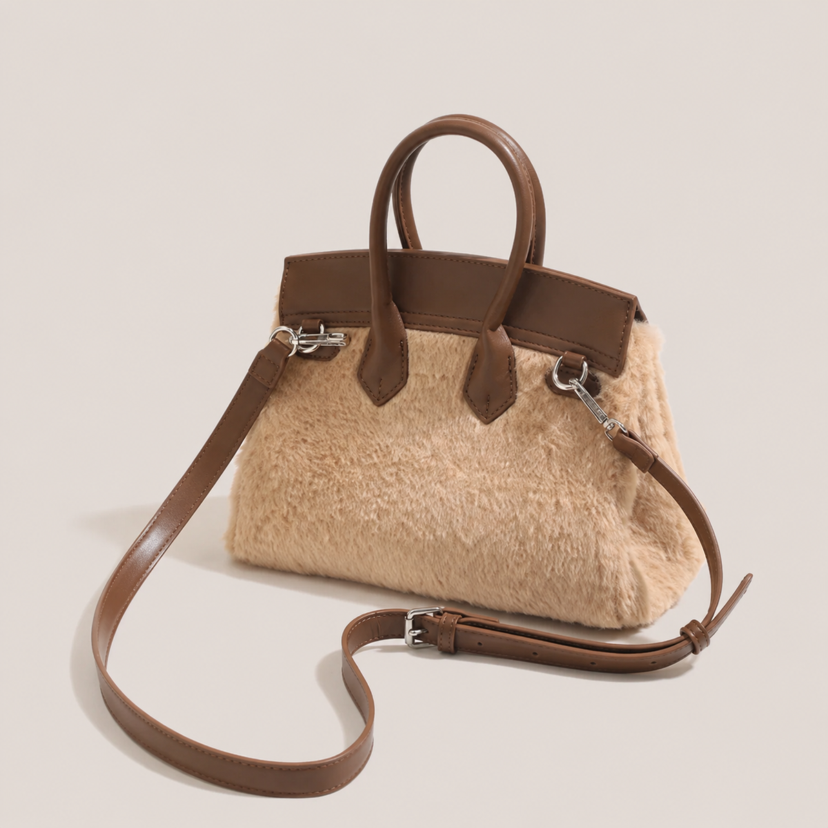 Lola | Bolso tote de peluche con detalle de sonrisa