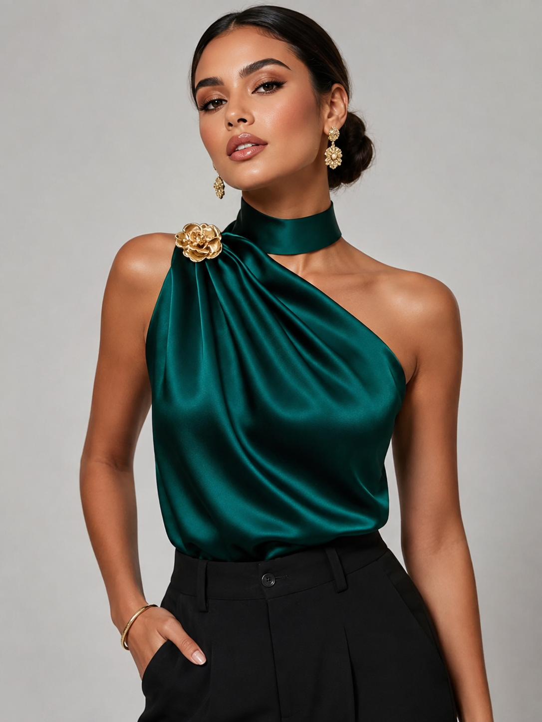 Blusa Satiné Un Hombro | Detalle Floral Dorado · Verde Oscuro