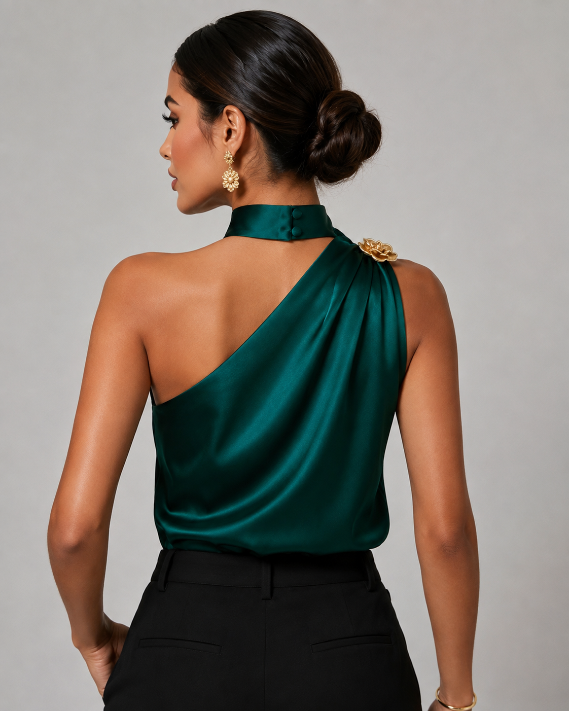 Blusa Satiné Un Hombro | Detalle Floral Dorado · Verde Oscuro