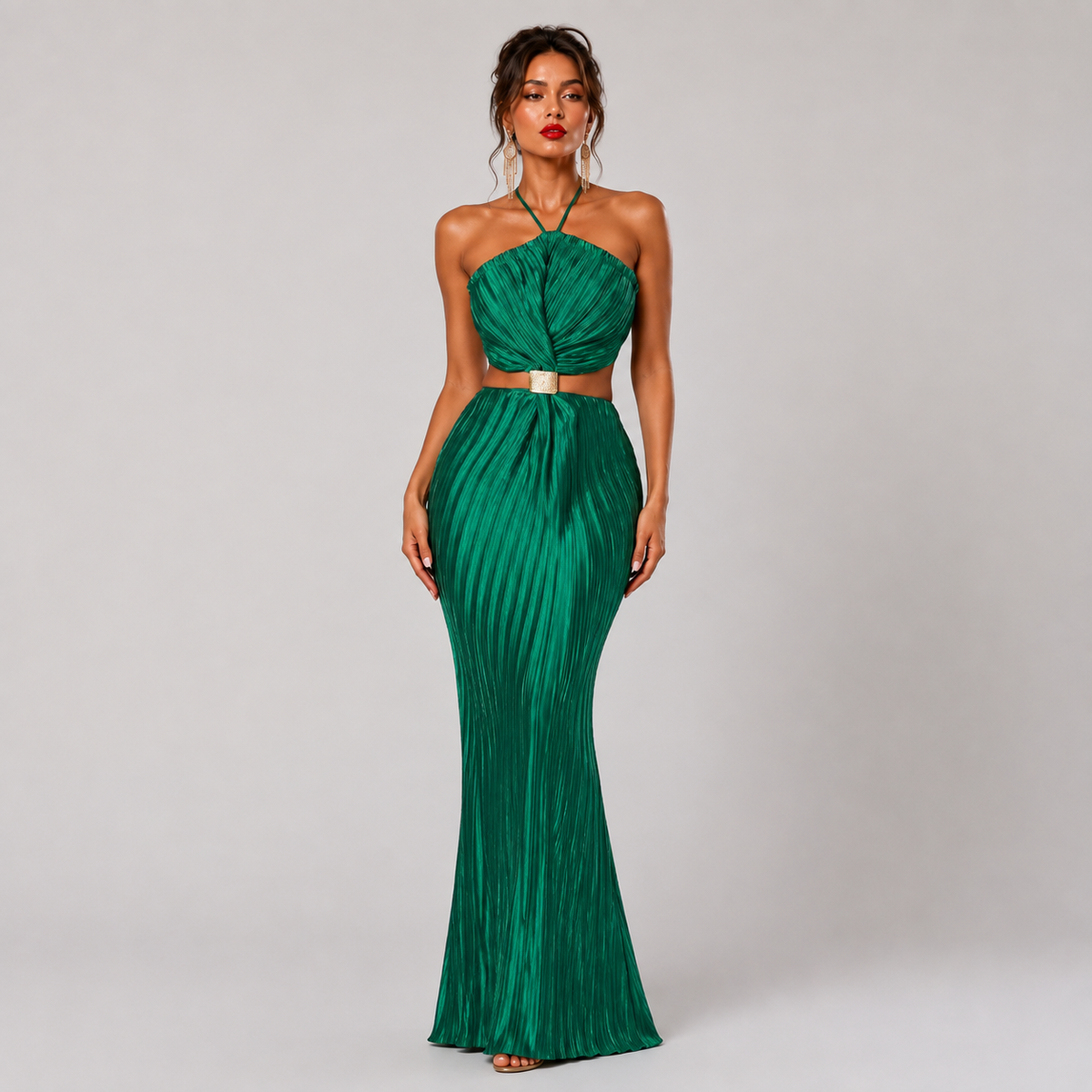 Vestido Maxi Plisado Halter | Cut-Outs en Cintura · Detalle Metálico · Verde, Negro y Blanco