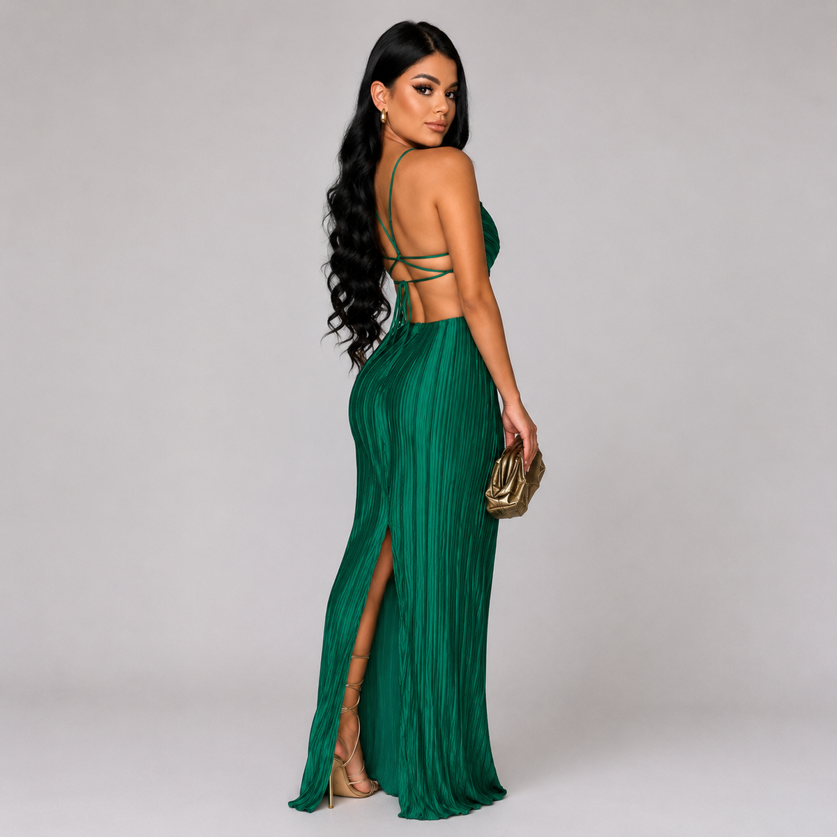 Vestido Maxi Plisado Halter | Cut-Outs en Cintura · Detalle Metálico · Verde, Negro y Blanco