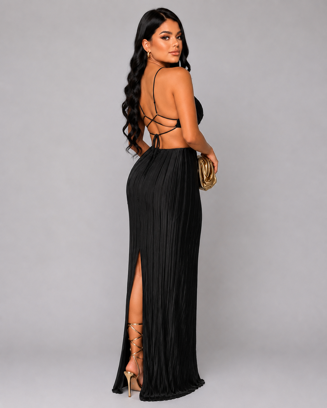 Vestido Maxi Plisado Halter | Cut-Outs en Cintura · Detalle Metálico · Verde, Negro y Blanco