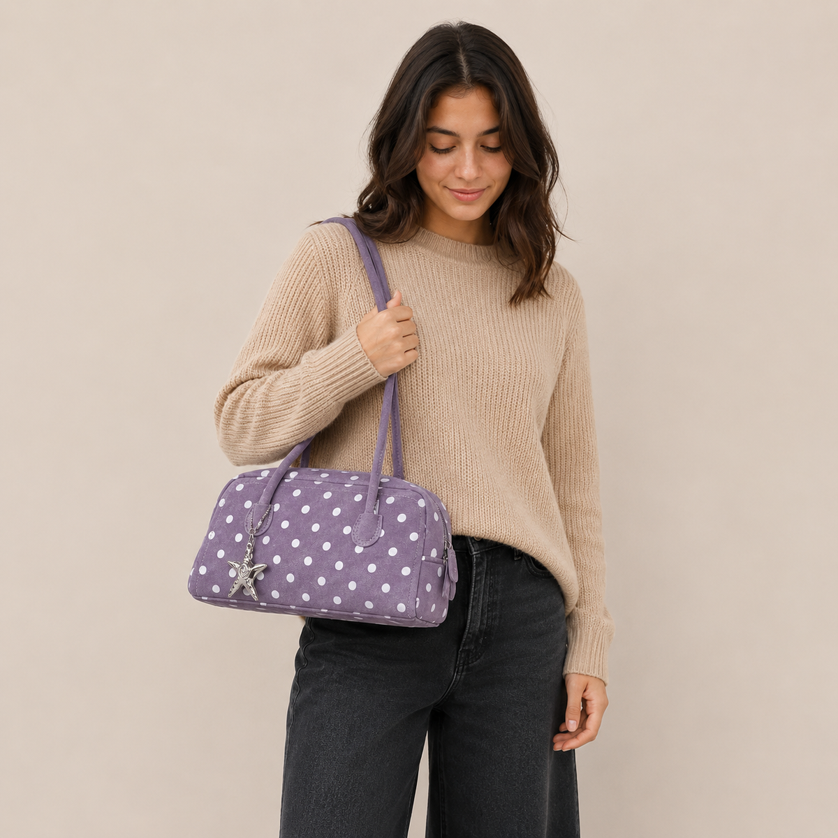 Bolso bandolera de lunares con detalle de estrella