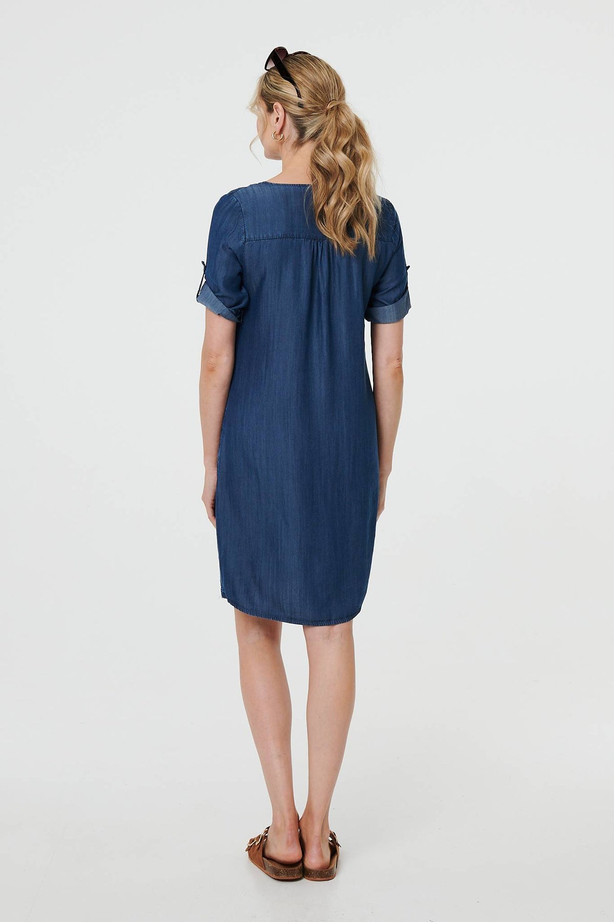 Vestido Corto Vaquero Relajado con Botones