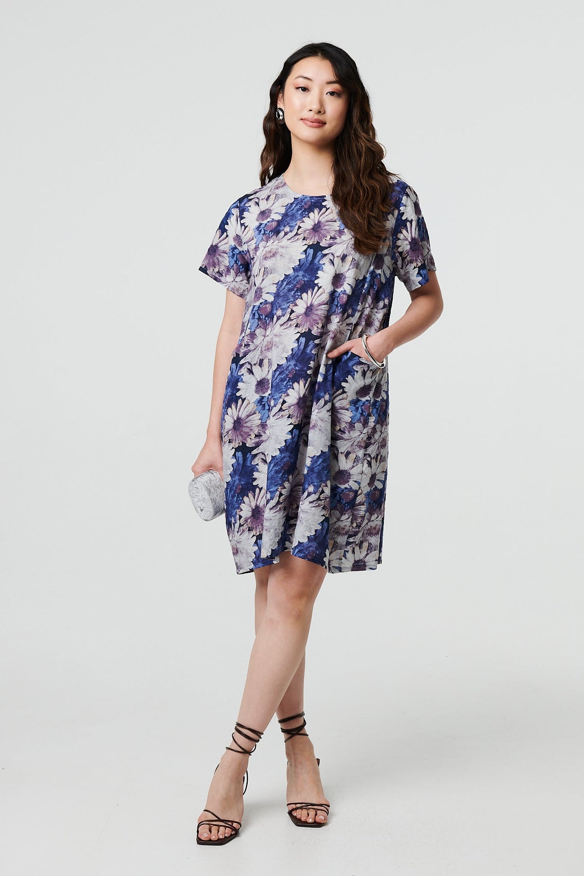 Vestido Recto Floral de Manga Corta hasta la Rodilla