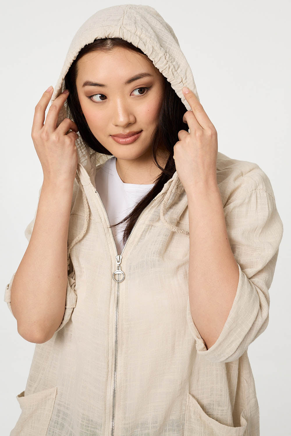 Estefanía | Chaqueta ligera con capucha y mangas 3/4