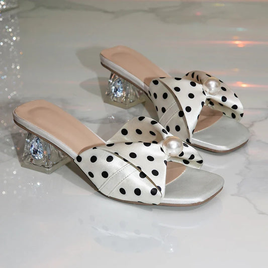 Sandalias de Tacón con Lazo y Perla | Lunares · Tacón Transparente · Blanco y Negro