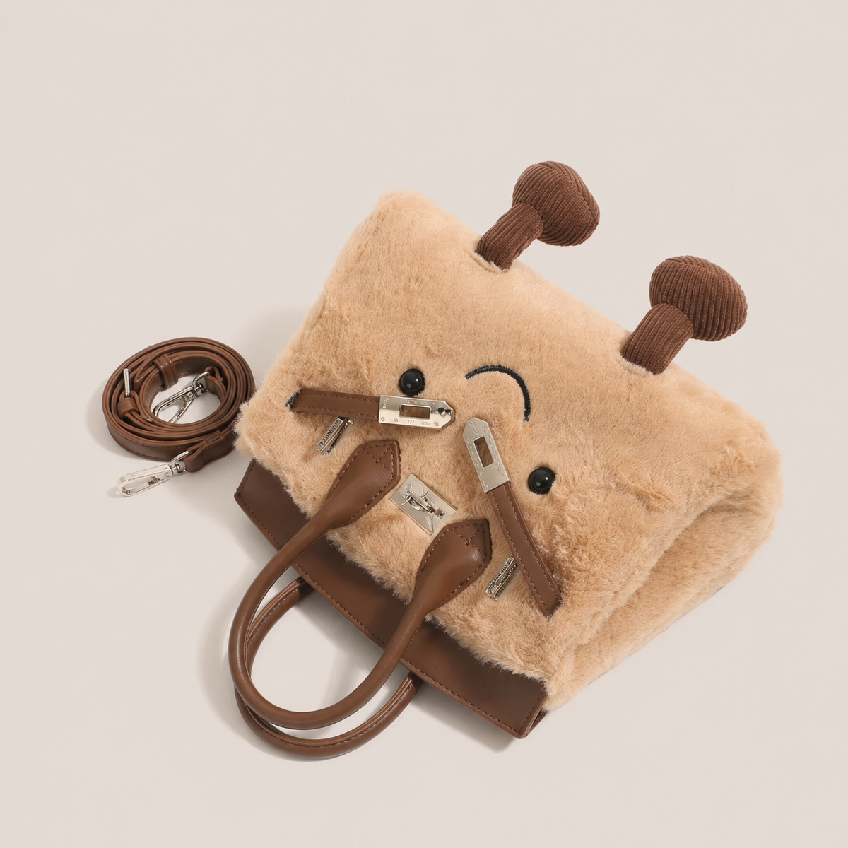 Lola | Bolso tote de peluche con detalle de sonrisa
