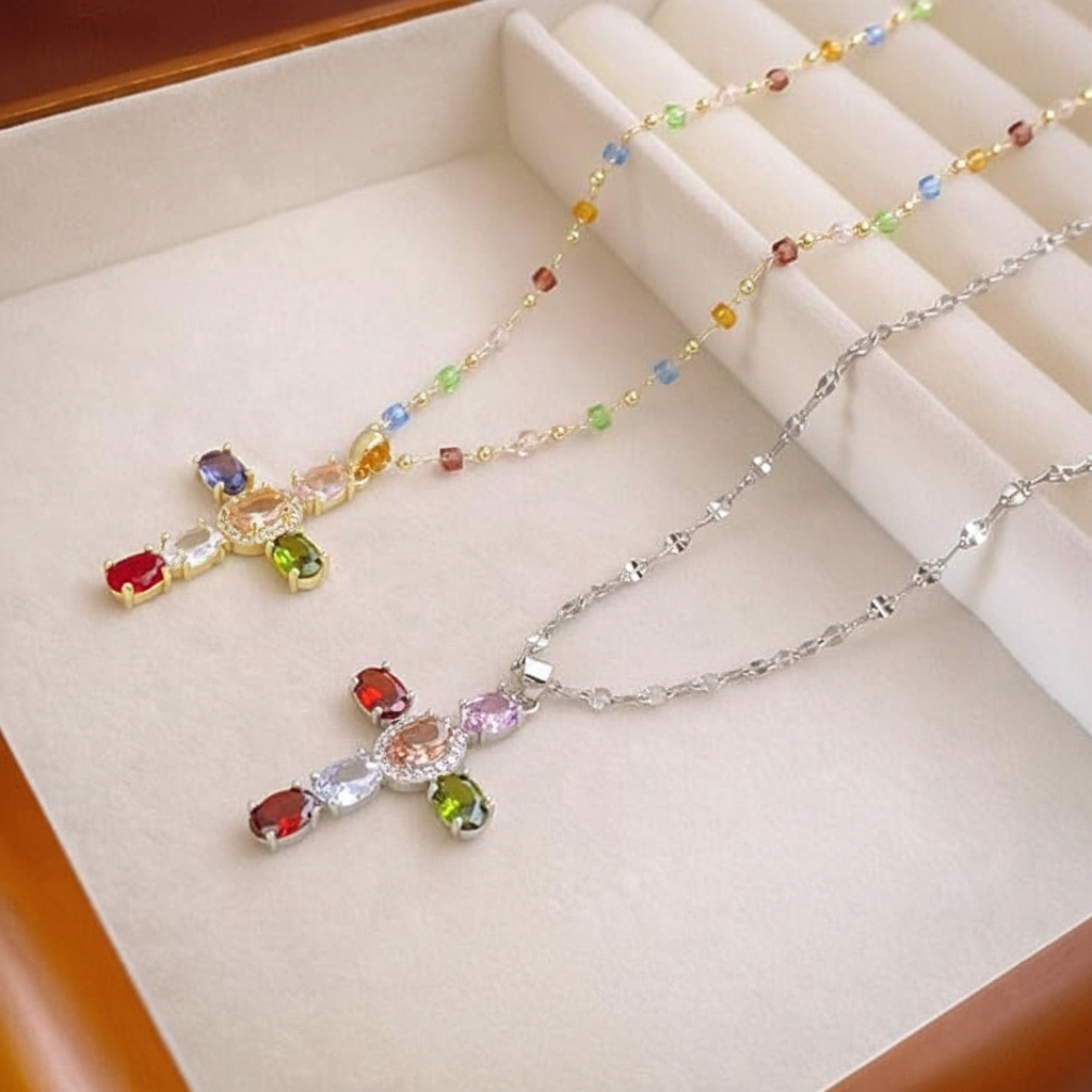 Irene | Collar con colgante de cruz de strass