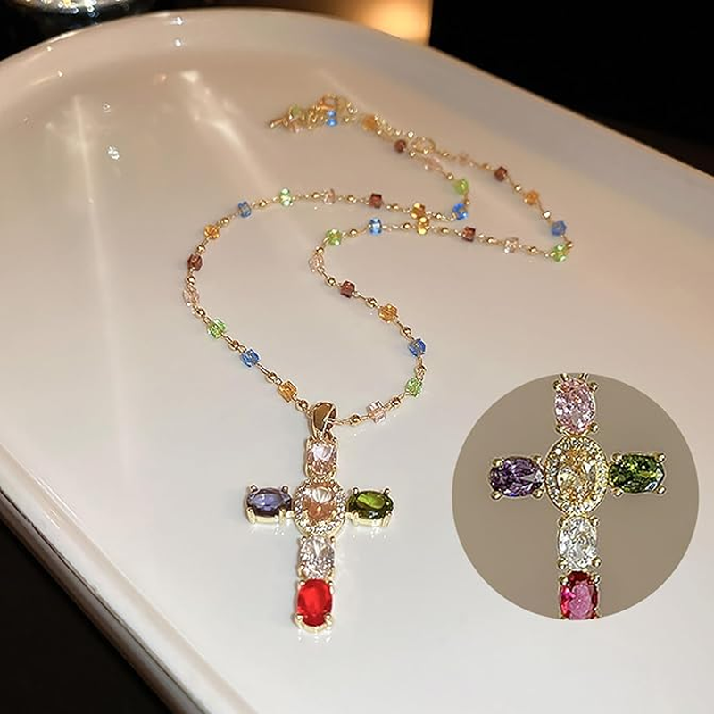 Irene | Collar con colgante de cruz de strass