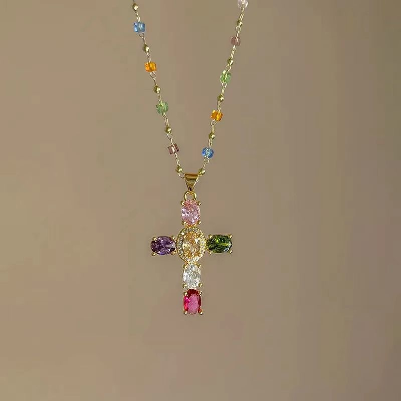 Irene | Collar con colgante de cruz de strass